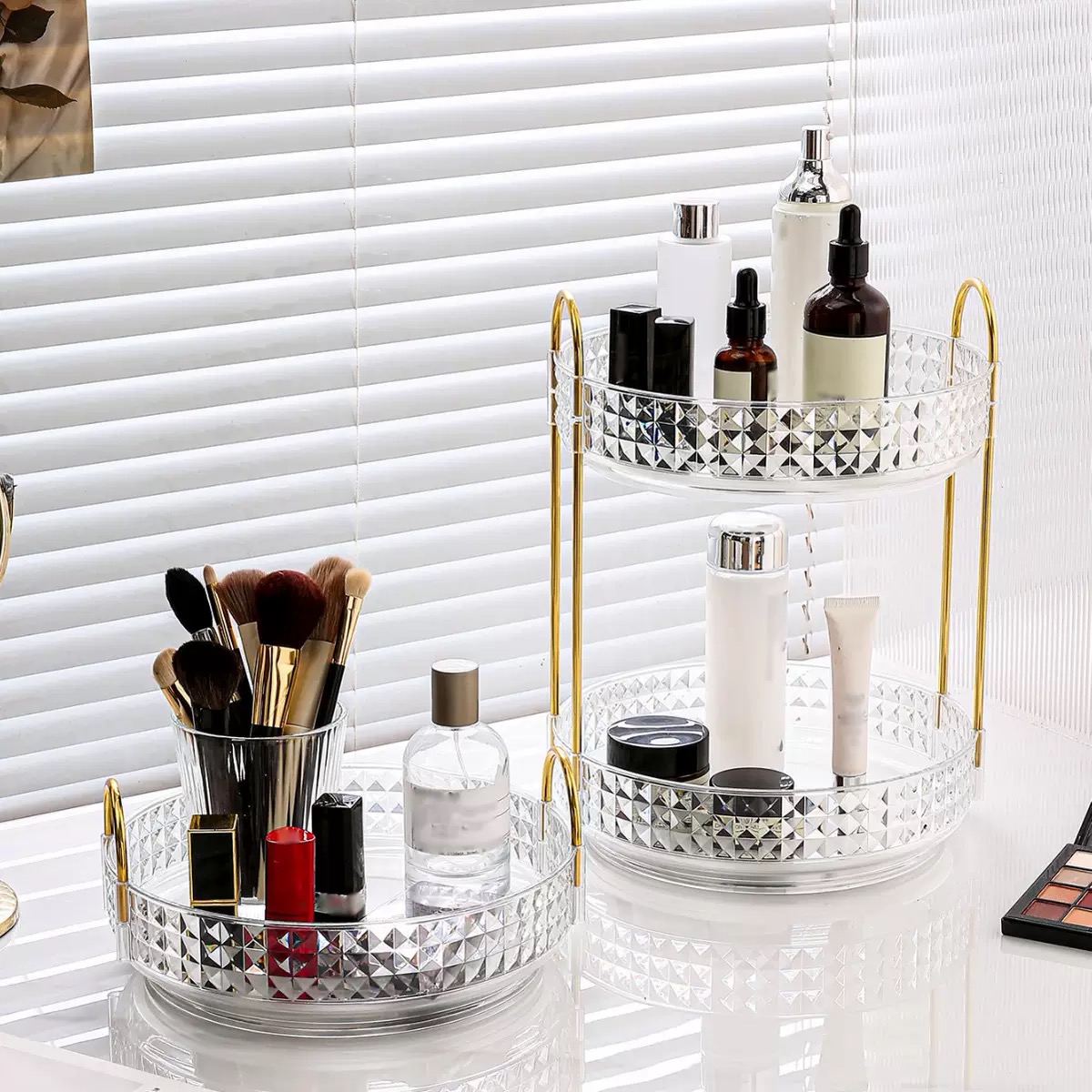 صندوق تخزين مستحضرات التجميل ا - مراجعة Luxury Skincare & Spa وسعره