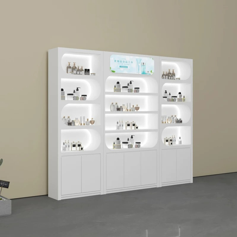 خزانة عرض لصالون التجميل بتصمي - مراجعة Luxury Skincare & Spa وسعره